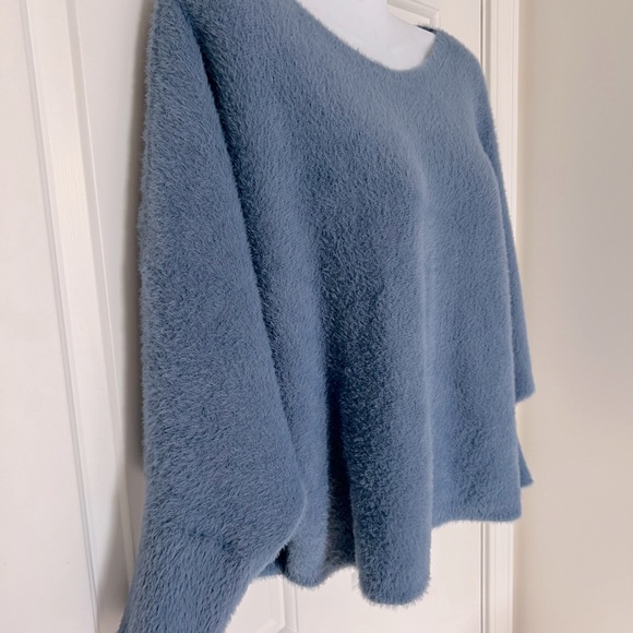 Acoa Brand Size XL Fuzzy Cozy Cropped Sweater - Picture 3 of 6
